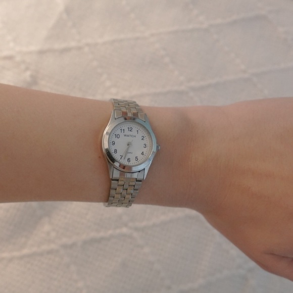 Vintage Silver Link Quartz Watch - Picture 7 of 8